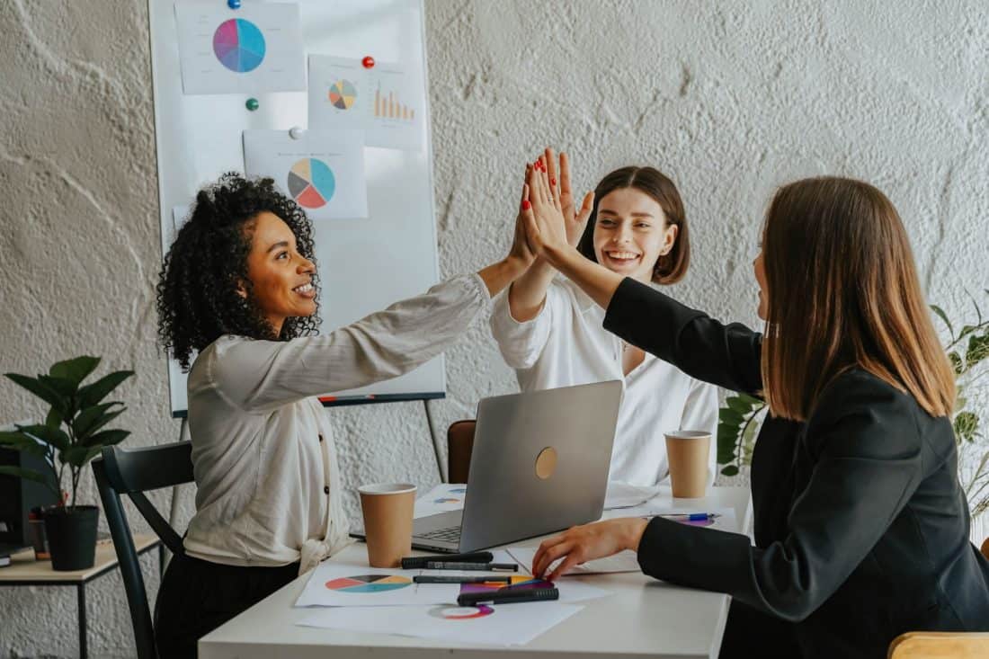 La Escalera Corporativa: Construye tu red de networking