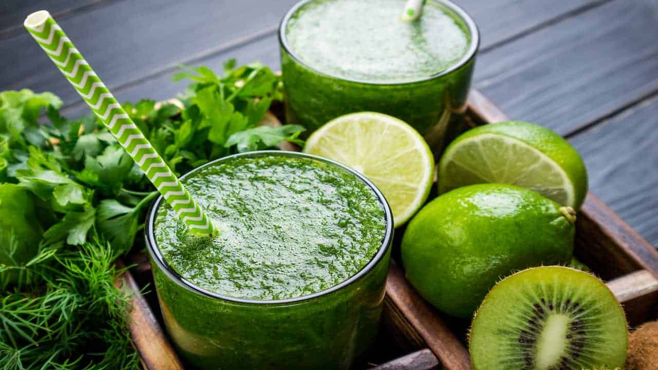 El jugo verde y sus beneficios: Razones para integrarlo en tu rutina diaria