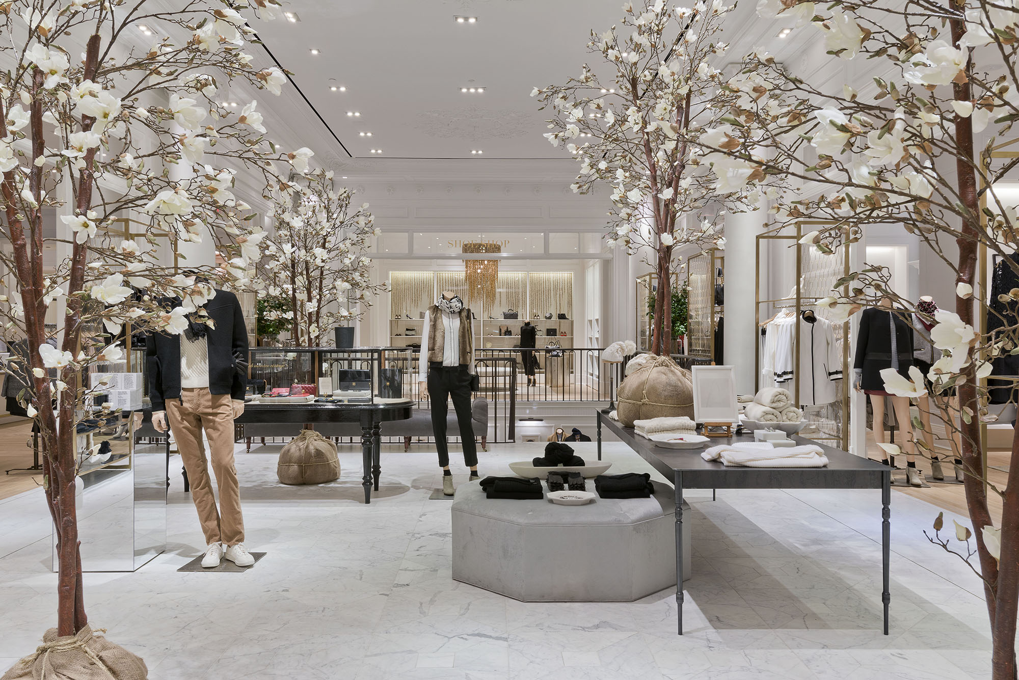 Desbórdate de elegancia con Club Monaco 5th Avenue