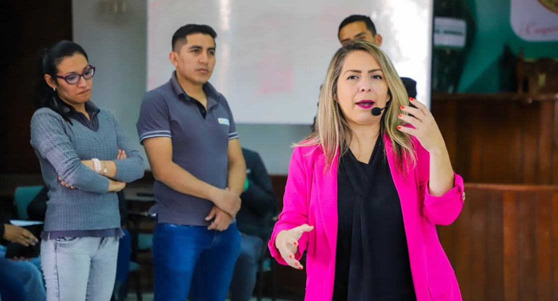 Athenea Garza: La magia de liderar con pasión, risa y autenticidad