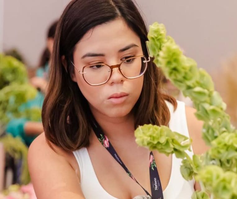 Karla Flores: “Mi sello personal es transmitir emociones a través de las flores”.