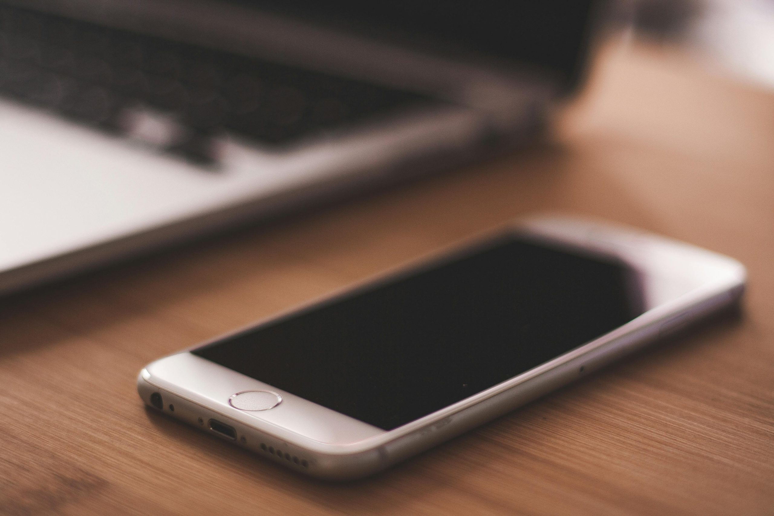 ¿Te sientes Desconectada de la Vida Real? ¡Libérate del Celular!